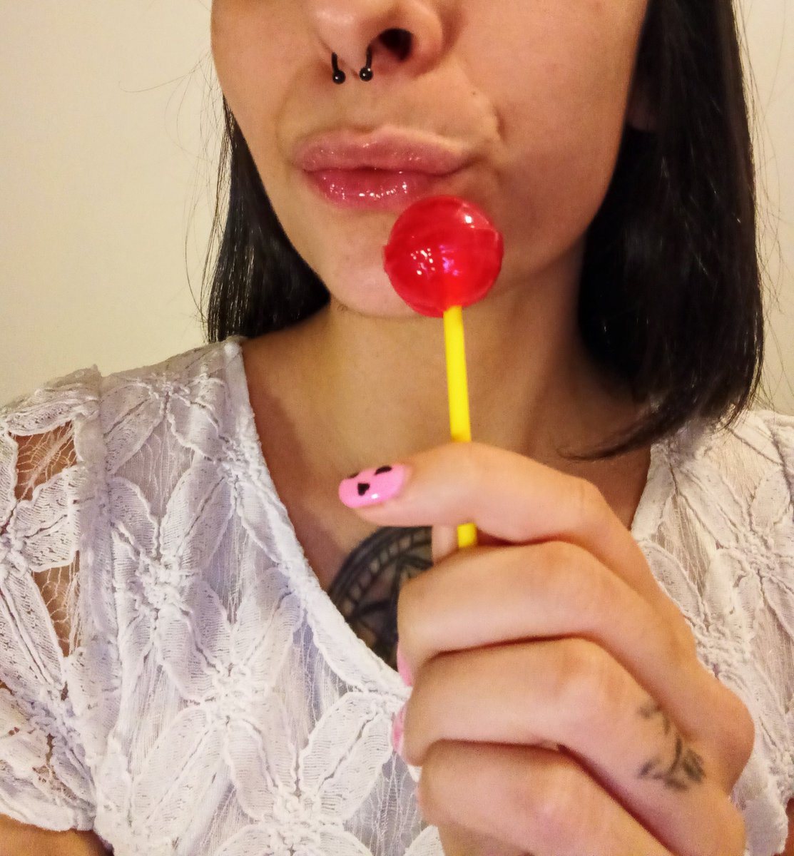 Bongo_Kitten_'s tweet photo. Who wants to watch me while I'm licking a lollipop? 

Quien quiere mirarme mientras me chapo este chupetín? Estoy disponible hasta las 2AM Argentina hoy🖤💦 https://t.co/k8iCyK6NZy