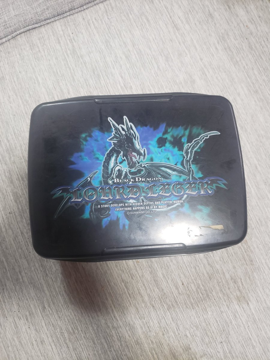 小学生のお道具系に必ずあった ドラゴン柄 が今は消えている だと 我々のドラゴン柄が マーベルのせいなのか Togetter