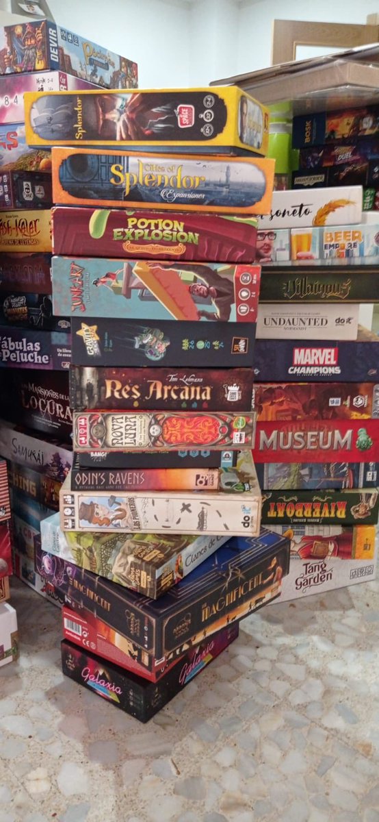 D_a_dos's tweet photo. No lloréis... no han sufrido ningún daño... #juegosdemesa #boardgames #ordenandolaludoteca #d_a_dos https://t.co/YgdENz2c95