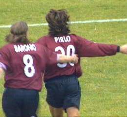 J ピルロの副官はロベルト バローニオ 同じブレシア出身で ピルロの兄気分的存在 アッズリーニ時代から仲が良く レッジーナではチームメイトとしてプレー 選手としては大成しなかったけど 当時からユベントスの獲得候補に マッテオ ブリーギあたり