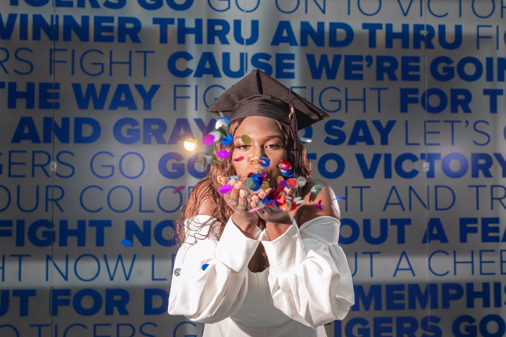 __brittneysims's tweet photo. God did it. 🎓 #MemphisGrad2020 #DegreedDelta 💙🐯 https://t.co/8V1fcrKKWh