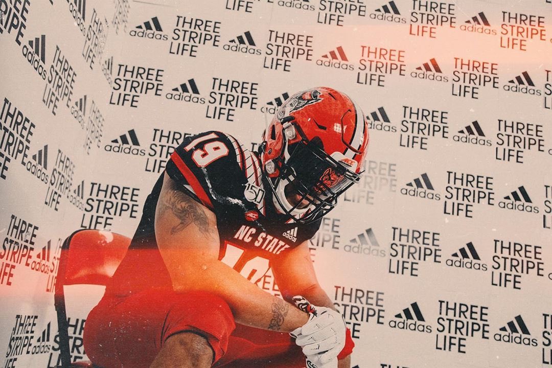 TheHelmetGiant's tweet photo. NC State | Team Customs #1pack1goal #ncstate #wolfpack #HTT #NCStateFootball #thehelmetgiant https://t.co/MbgMPCk5tM