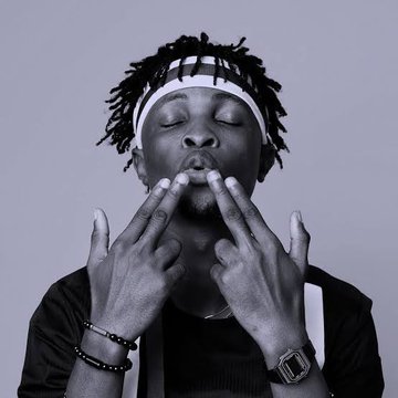 OlusesiDamilo12's tweet photo. I used to like #Laycon But trying to defame Kidd isn't fair. He made it sound like he's a sex starved goat out of jealousy. #Erica still smiled when Kidd kissed her. 

Mr Guardian of the Galaxy couldn't talk😞😵 #BBNaijaLocdown2020 https://t.co/cZ0PtCWLEa