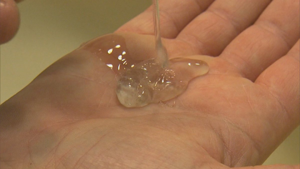 KUTV2News's tweet image. DON'T DRINK HAND SANITIZER: 15 people are sick, 4 are dead, and three now have vision problems after drinking hand sanitzer. 

FULL STORY: kutv.com/news/coronavir…