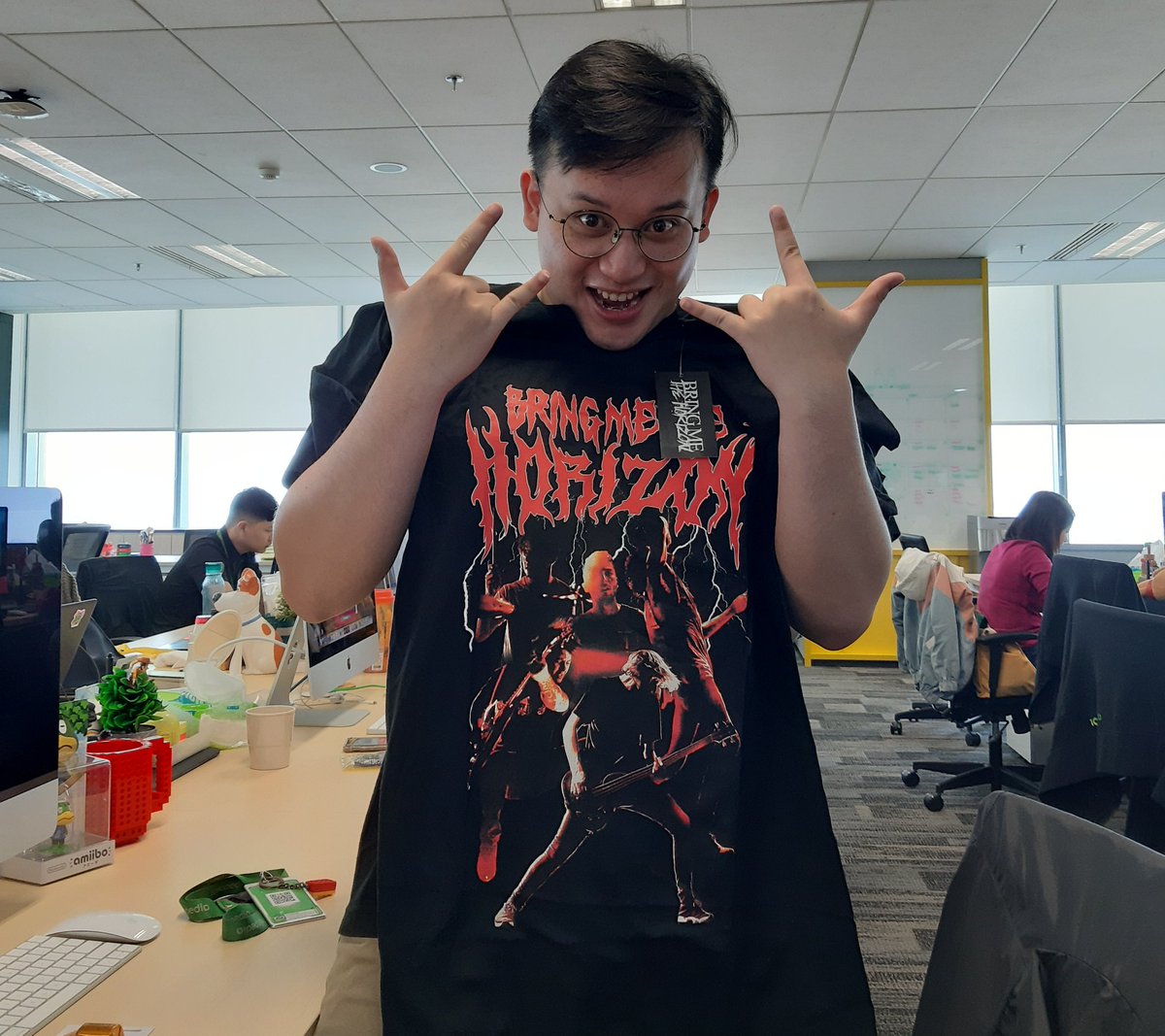 Happybirthday <a href="/derachandra/">&</a> numberone fans <a href="/bmthofficial/">Bring Me The Horizon</a> ! Semoga semakin ngoyoot tapi tetap wibu !