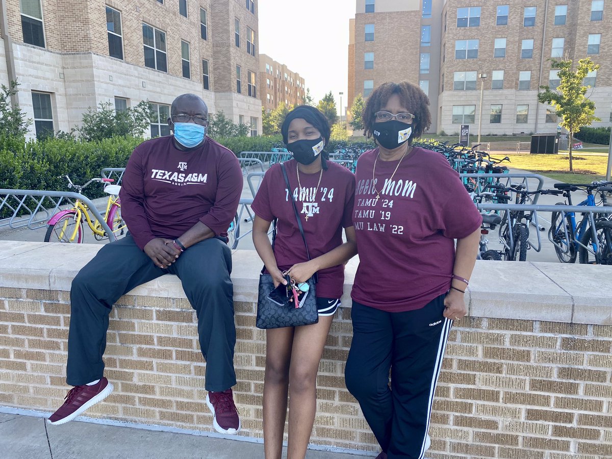 sloeburn44's tweet photo. @destinypemb @TAMU She’s all moved in! #Whoop https://t.co/ihj1pRles3