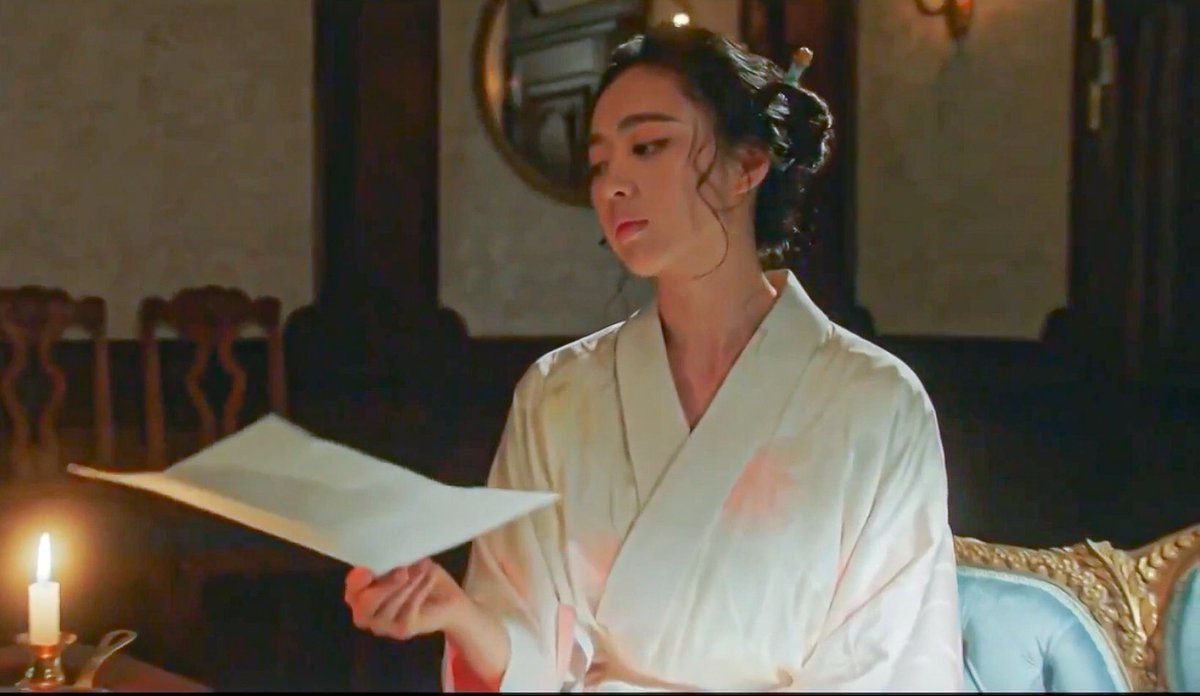 8.1 | White Kimono robe (worn as a sleewear) printed with peach colored flowers  || PS. her hairstyle here makes me 