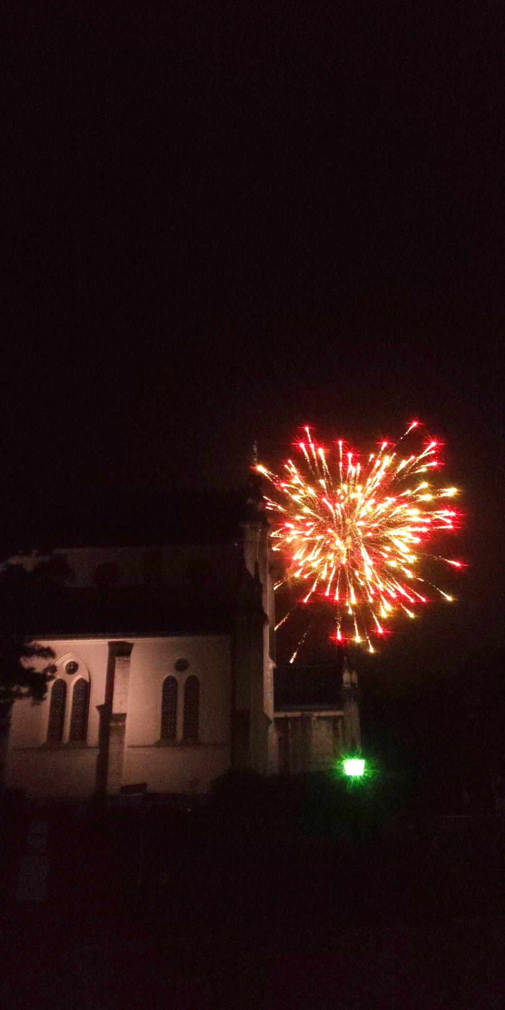 たける 明治村の花火 呉服座前は穴場かもしれません 人が少ないし屋台あるし 屋台には明治偉人隊のおすすめがかわいいイラスト付きで紹介されてます サインも見れます T Co Vrsdfqgfuu Twitter