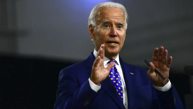thehill's tweet photo. Biden: Trump executive order to cut payroll taxes is "a reckless war on Social Security" https://t.co/2t3RgsbF5l https://t.co/8Dq9Im5P1y