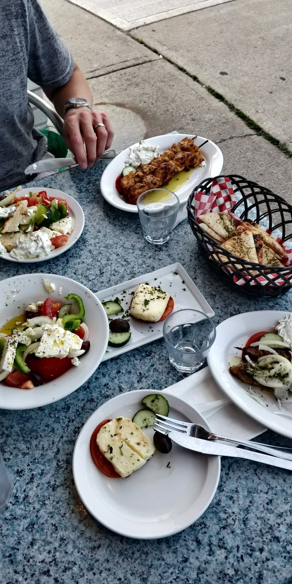 Docs4Cycling's tweet image. Reclaiming the streets for cyclists and businesses: quick tour tonight of Greektown and it was buzzing! Dinner at Florida Greek on Pape was 😋👍 #activeTO #bikeTO #destinationdanforth @DanforthBikes