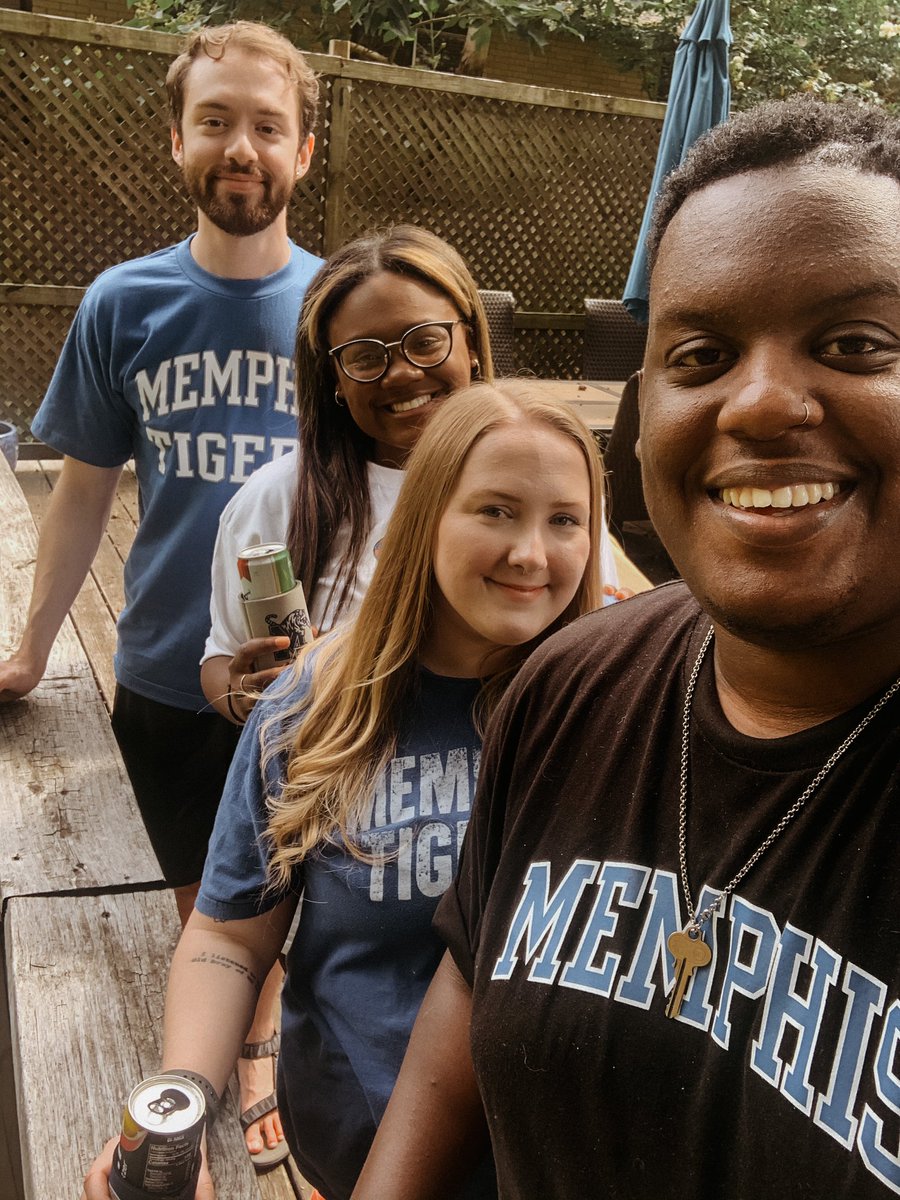 denzeljalexande's tweet photo. Today was more than I could ask for. Thankful for all my family + friends who helped me celebrate graduating today. I have too many great people in my corner! #MemphisGrad2020 https://t.co/aFdjxqjgGh
