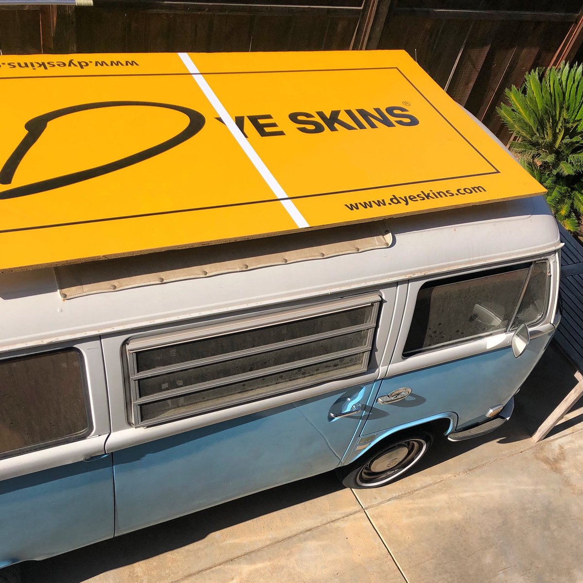 newportwinery's tweet photo. Dye Skins traveling in style! Perfect fit on the roof of our β71 VW bus!..
@dyeislife
β’
β’
#roadtrip #fraternityrules #huck2020 #beerdie #dyeskinsonboard #beerdietourney #vwbus #beers #3mtechnology #travelinginstyle #greeklife #southerncalifornia #beerdie https://t.co/kBnFi99XpI