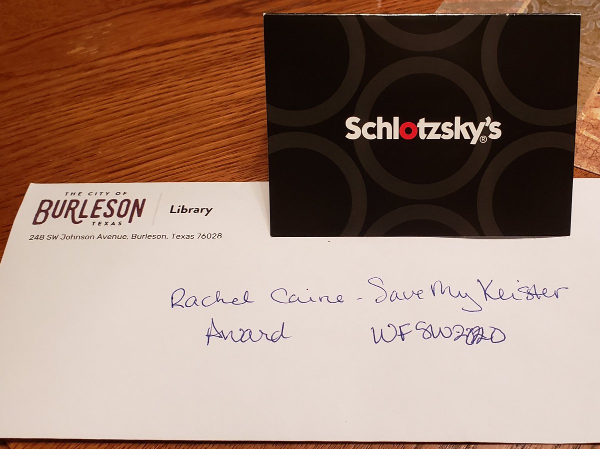 KateMcC5e's tweet photo. So honored to be the first recipient of the annual #WORDfestSW @rachelcaine "Save My Keister" Award!
Last year, at the 1st annual WORDfestSW, Rachel saved the day and bought all the conference attendees sandwiches from @Schlotzskys, so my prize was a $25 gc, and a lunch box! https://t.co/2fpCHXWleM