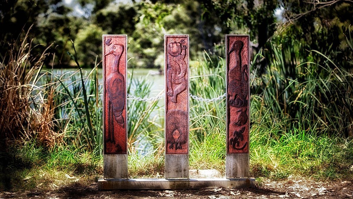VisitAW's tweet photo. #Albury is in Wiradjuri Country and sits on the mighty Murray River. The Yindyamarra Sculpture Walk features work by local aboriginal artists. A short stroll, ride or drive from the city. A beautiful nod to our #heritage. #visitAW https://t.co/w2WFBwmpcp https://t.co/qhJDgUuPsf