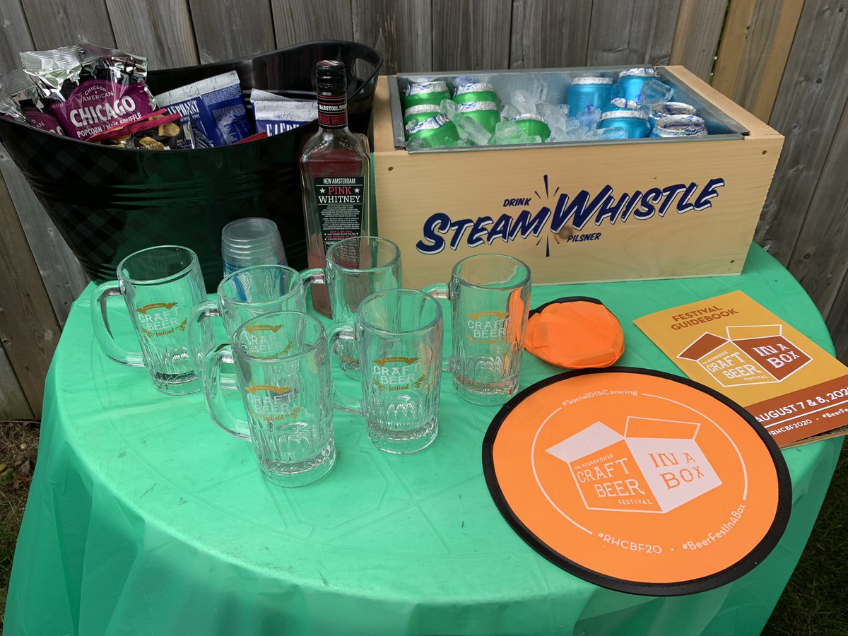 chrisd6979's tweet photo. Fantastic day in backyard chillin with a wide assortment of delicious craft brews and family #cheers 🍻#RHCBF2020 @SteamWhistle https://t.co/CeYY5ToOOk
