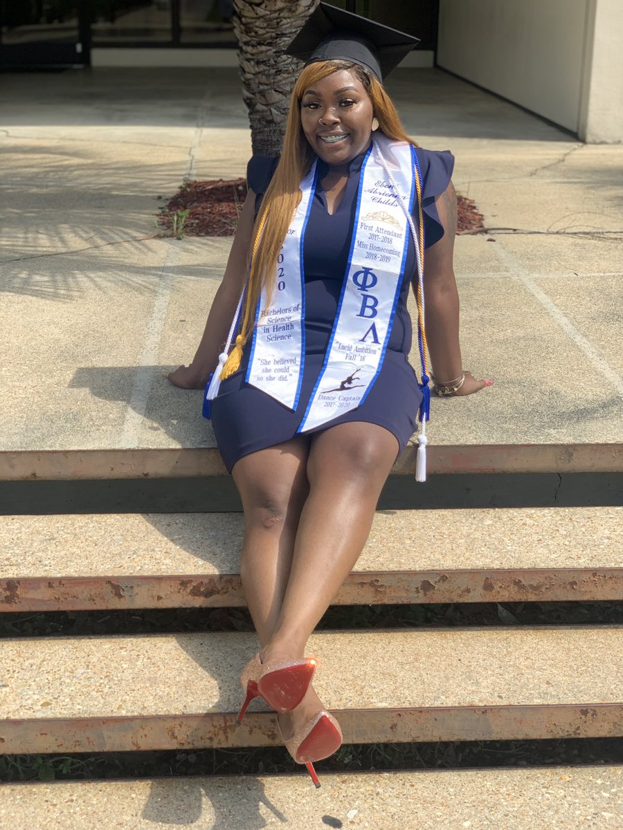 unveboni's tweet photo. Prices just went UP 💙👩🏾‍🎓 https://t.co/bkmgUBiliI