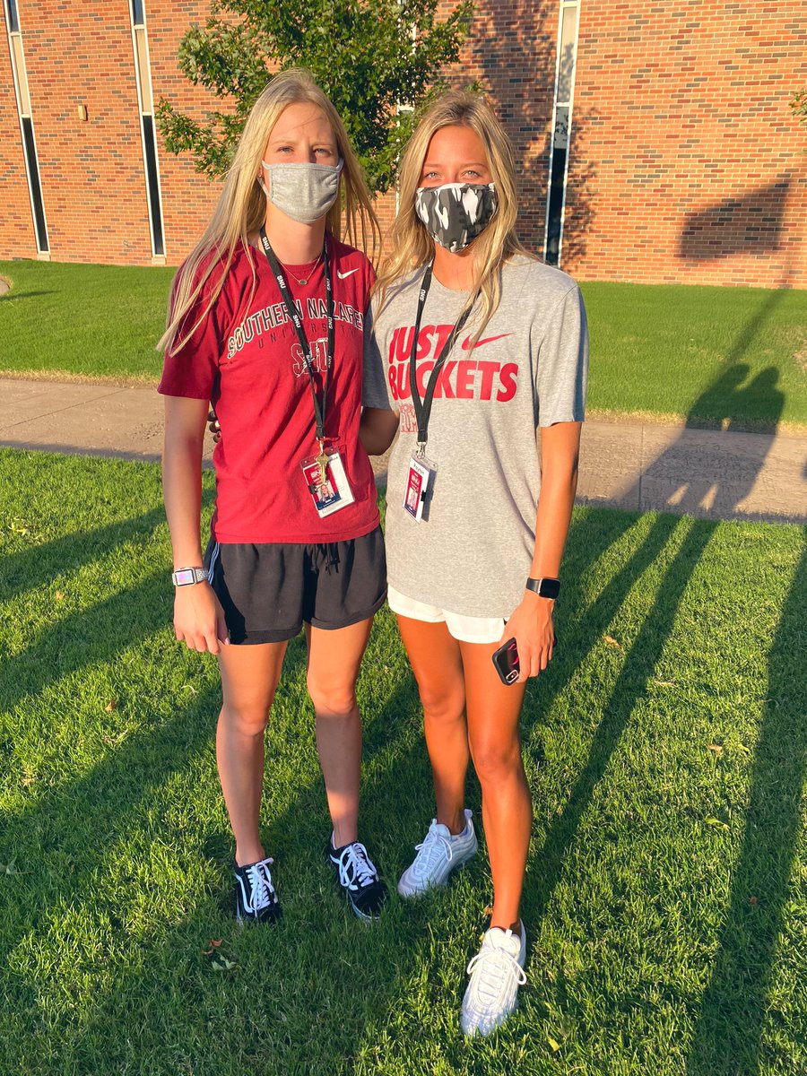 SNUwbb's tweet photo. Love seeing players on campus! Can’t wait for the others to arrive #boltsupmaskup https://t.co/qvms3fmo04