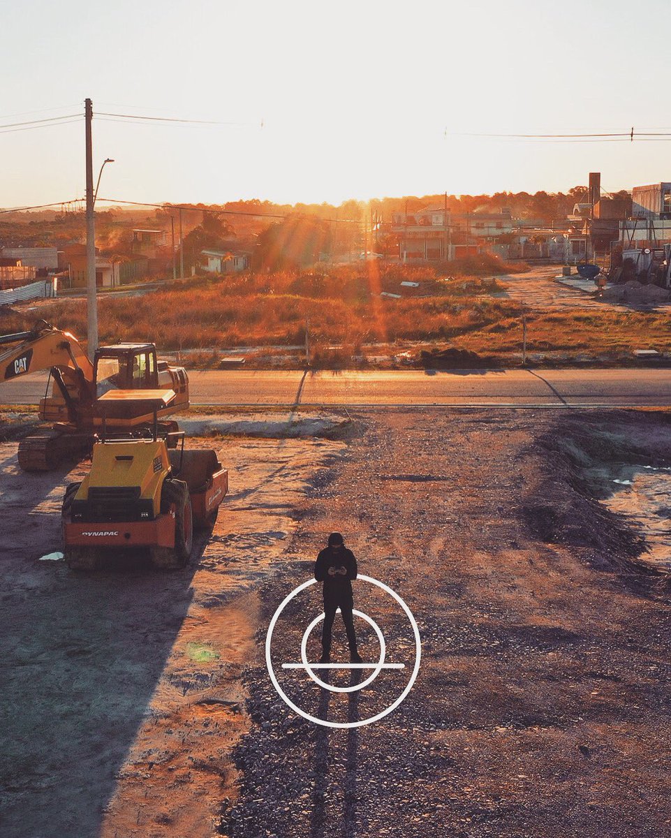 sunsetdronesia's tweet photo. Envolvido pela marca! #sunsetdrones #dronelife @gibbon https://t.co/1Wi9EggGdo