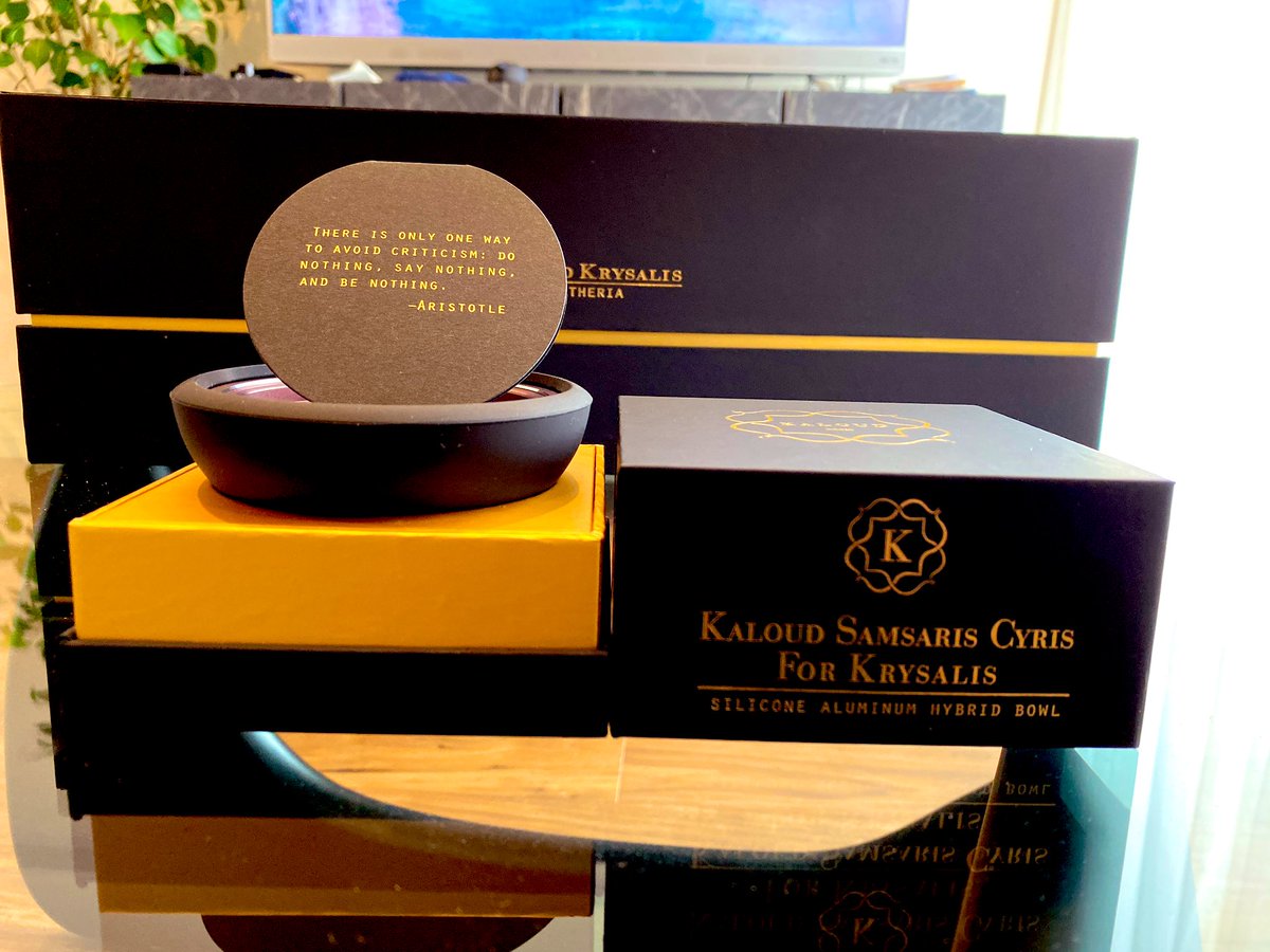 yukitokoi's tweet photo. KALOUDのKRYSALIS ELTHERIA届いた！本体開けるの楽しみだ...でかい...
@prana_sheesha @prana_buyer 
#kaloud #hookah #シーシャ https://t.co/Ul44A1iod3