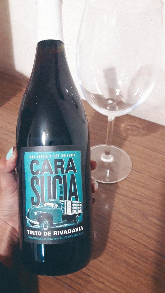 majozabalaa's tweet photo. Mi sábado está terminando muy bien. 
Vinito 100% cereza de @DuriguttiWines 🍷 https://t.co/lZKwqejNkf