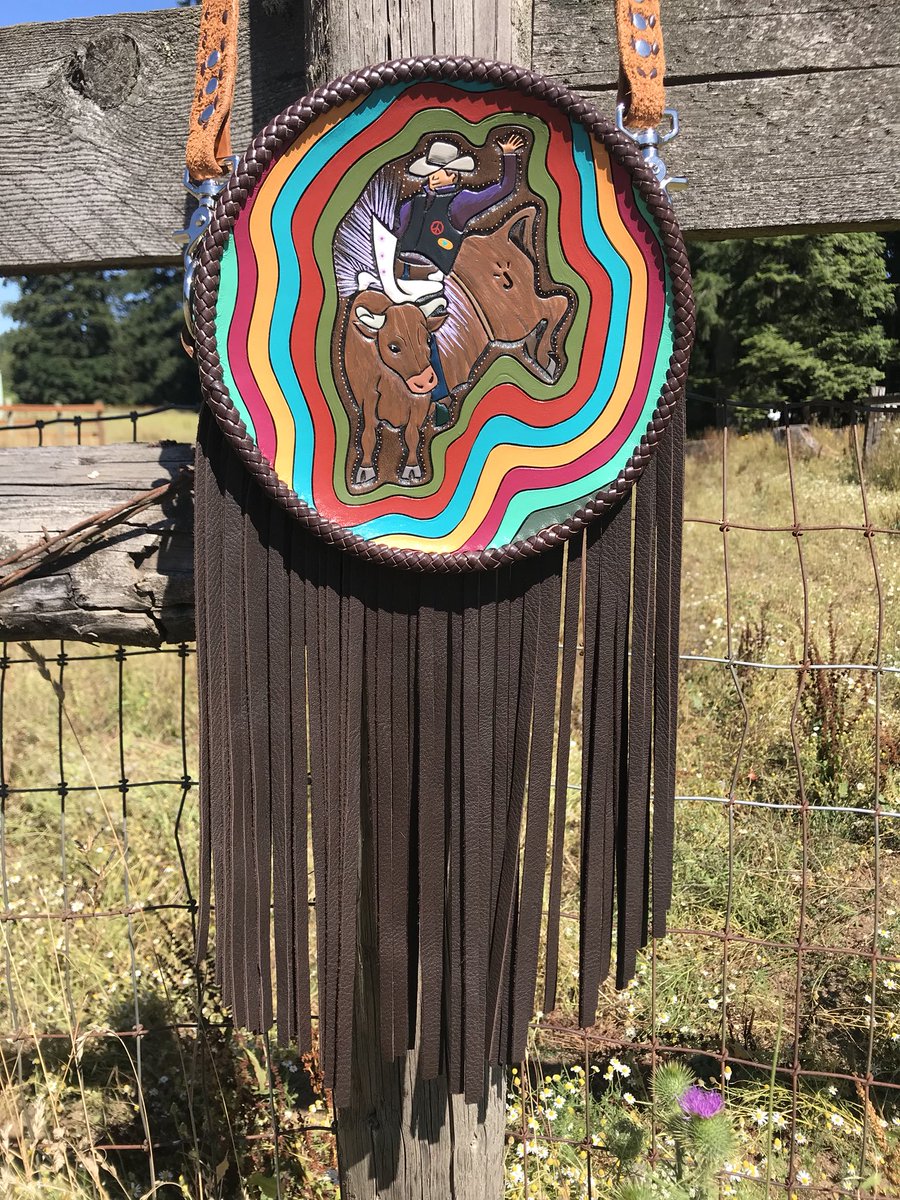 josierreno's tweet photo. Canteen purse I made from a reference photo of my badass bf! #sparklingjleatherwork #dontbeasquare https://t.co/tCDJmfFgWF