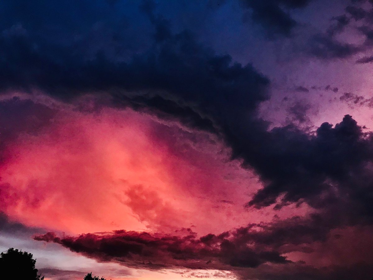 EvanJGower's tweet photo. Spectacular #sunset tonight                            #nature #photography #StormHour #PhotoHour https://t.co/01JFIHTAg4