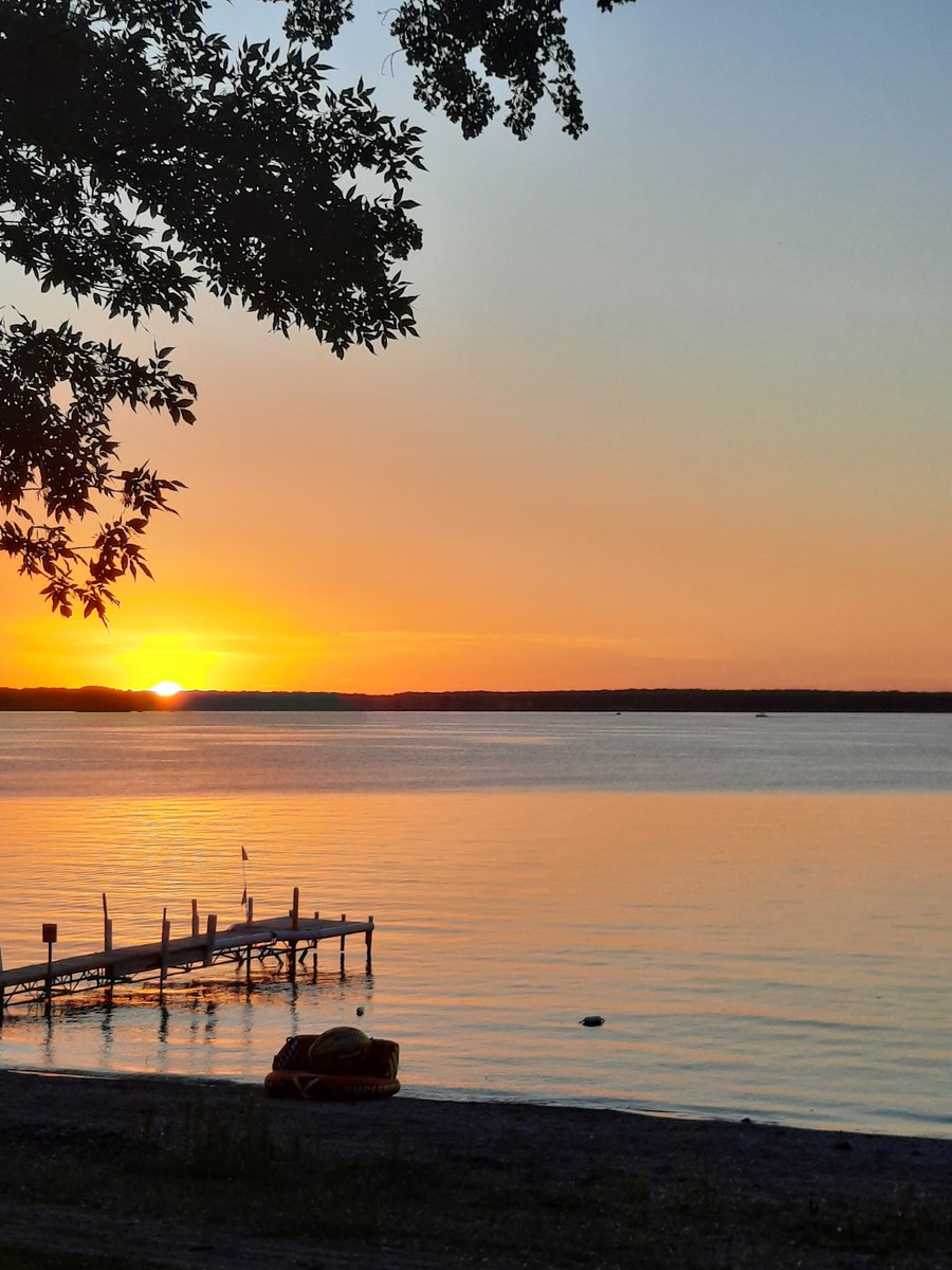 Not many nights left like this at the lake this summer!  Better enjoy with a Latte😎