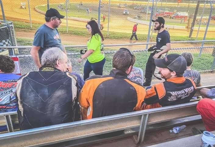 KristaYoder2's tweet image. Not very often you get all three Yoders to sit and watch a race together.🏁🖤 @PortRoyalSpdway
#YoderNation