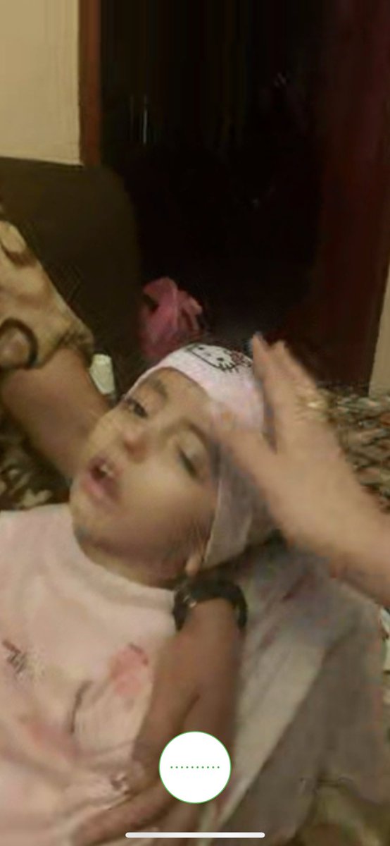 Haneen29hh's tweet photo. خالة البنت كلمتني عشان تأكد للكل انو الموضوع مو كذب كمية الحزن اللي بصوتها وربي الغصه اللي فيني مستحيل تروح لين مااشوفها بأحسن حال واتمنى ماأحد يشكك بمصداقيتها لأني شفت وضعها كيف بعيوني يارب احميها يارب  #انقذو_الطفله_ترف https://t.co/JEnqn6PlHH
