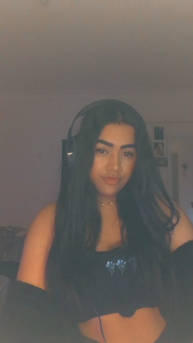 babypikari's tweet photo. Minecraft > sleep. priorities https://t.co/36X00f8eg3