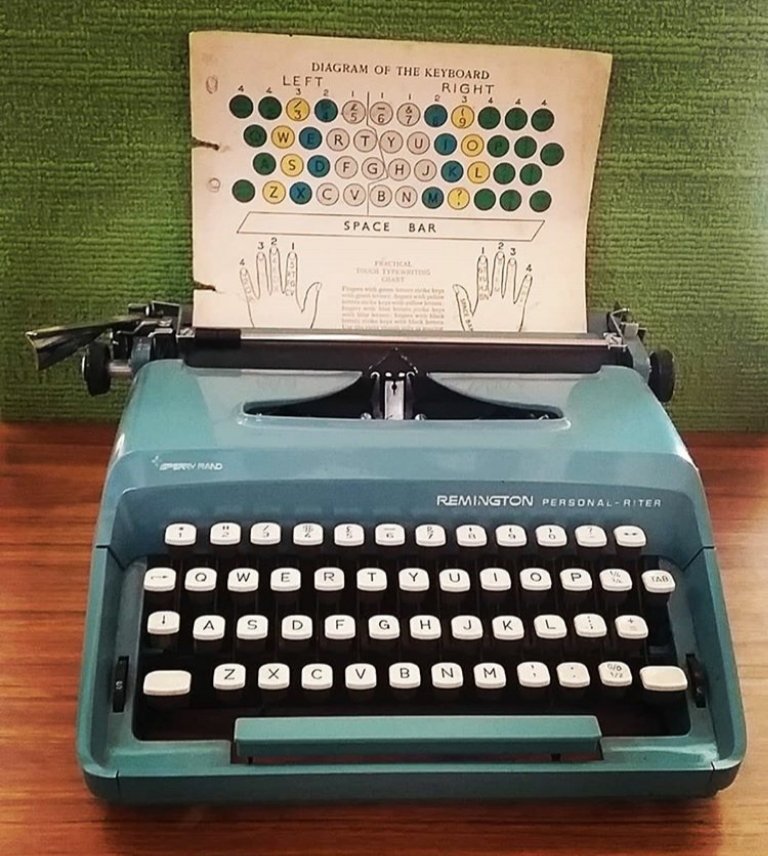 Get creative old style with this Remington typewriter. Bust the COVID boredom and write a novel! #orangedaze #orange_daze #retro #vintage #kitsch #collectibles #collectables #typewriter #remington #typing #manual #oldschool #author #writing #clickclack #qwerty #forsale