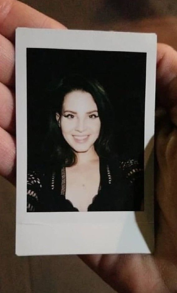 𝒔𝒆𝒍𝒇𝒊𝒆 𝒒𝒖𝒆𝒆𝒏