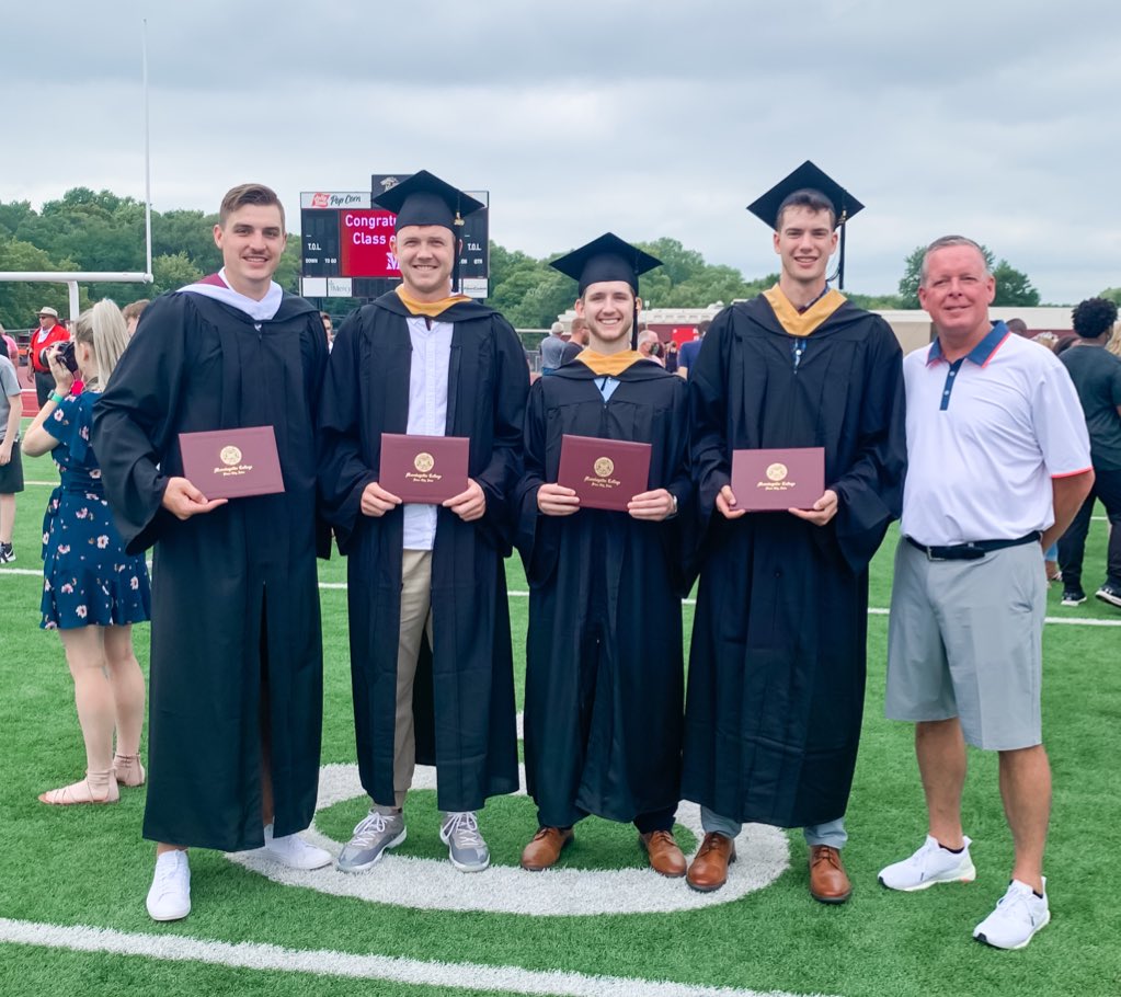 NurseJacci's tweet photo. Graduation 2020🎓🎉🖤 @msidehoops #MsideGrad https://t.co/AXdiDlYVMP