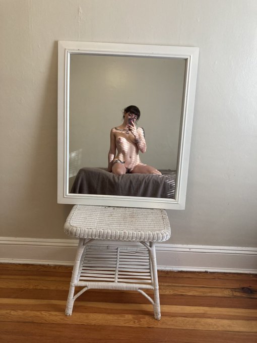 probably need some furniture https://t.co/vU1BV0Jf1t