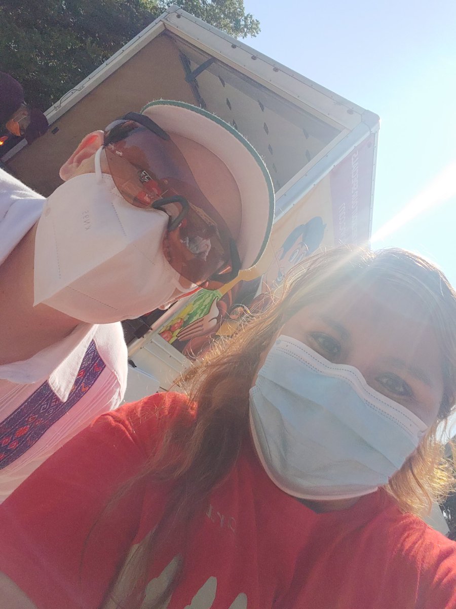 MujeresUni's tweet photo. ¡Hoy, un día muy productivo! Ya nos hacía falta un servicio de voluntariado, y que mejor que en la Casa de todos los Mexicanos! Gracias a todos quienes hoy dijeron presente...¡si se pudo!

@ConsulMexDal @garochi https://t.co/U2441ARWE5