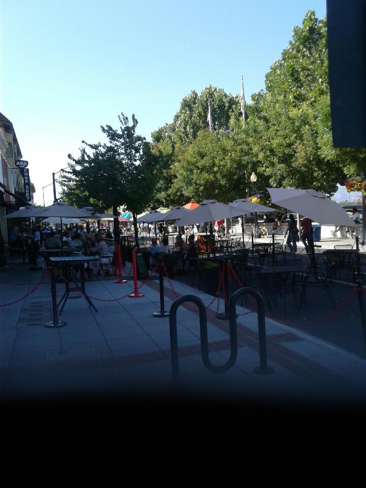 napavalley853's tweet photo. Walking distance from #napavalleyhotelandsuites #napkins #carpediam https://t.co/bIgzzzhejH