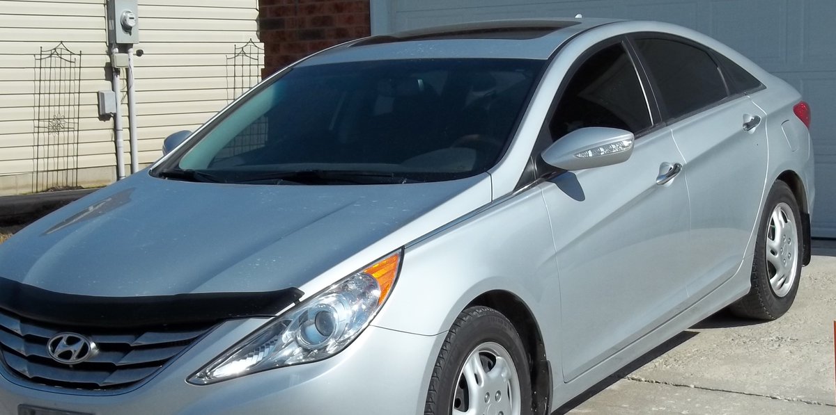 SPSmediaoffice's tweet image. Stratford Police are asking for assistance in locating a missing male (pictured below).  He has been missing for approx. 10 hours.  If you see him please call us 519-271-4141.  He was driving the pictured vehicle.