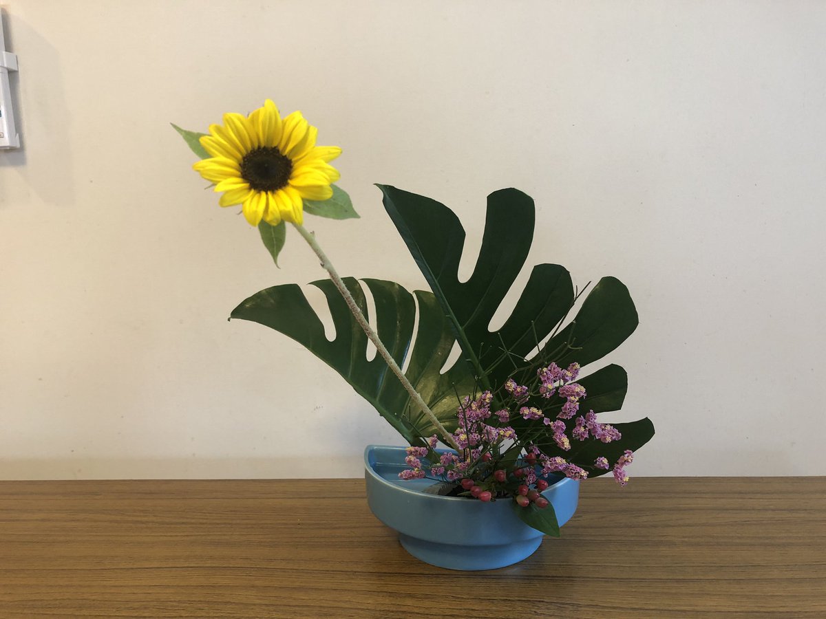齊官昌伍 בטוויטר 今週の生け花 タイトル 走り出せソリチュード ひまわりの孤独の中の美を表現してみました 孤独でありながら深い喜びと安らぎを感じれます 花材 ひまわり スターチス ヒペリカム モンステラ 池坊 Ikenobo 花 Flower Japan 日本 齊官昌伍 בטוויטר 今週の生け花 タイトル 走り出せソリチュード ひまわりの孤独の中の美を表現してみました 孤独でありながら深い喜びと安らぎを感じれます 花材 ひまわり スターチス ヒペリカム モンステラ 池坊 Ikenobo 花 Flower Japan 日本