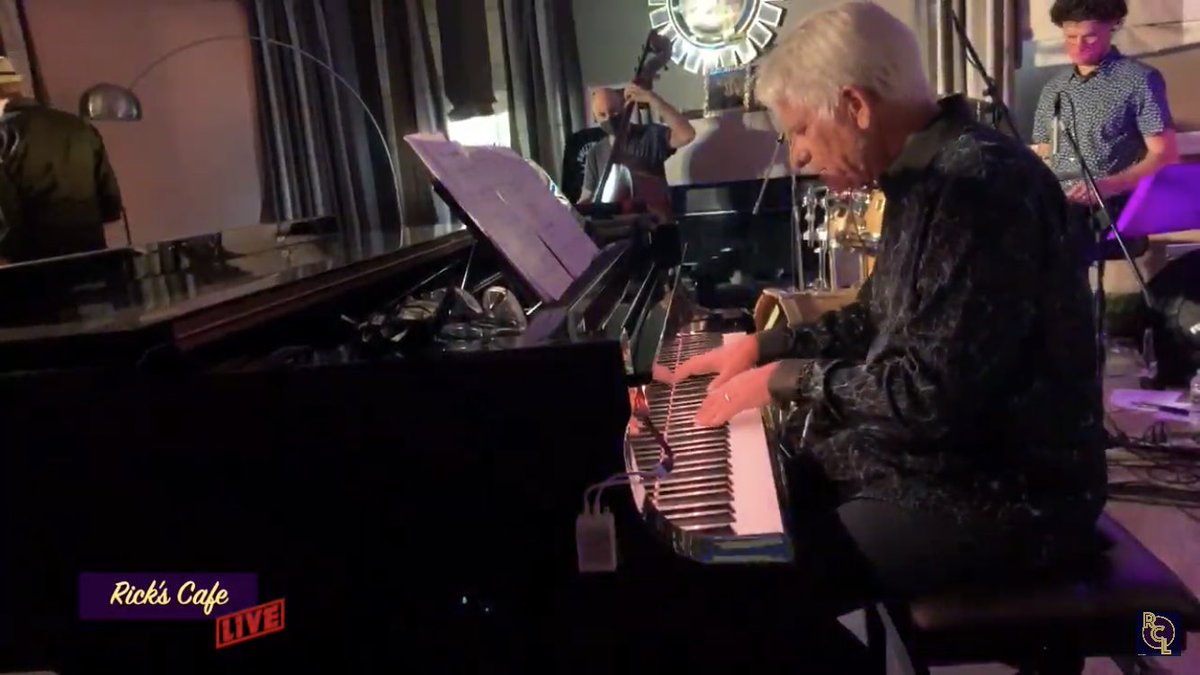 noriokanaza's tweet photo. 今日のRick Braun(Tp)のYouTubeでのホームライブ、ちょうど今やっててゲストがDavid Benoit(Pf)だった！！！

昔めっちゃこの人の曲聴いてたなぁ〜！笑

YouTubeこう言うの本当素晴らしいすね。海外の生演奏をこうやって観れるのは最高です。

#RickBraun
#DavidBenoit
#RicksCafeLive https://t.co/tTiLZcfvUk