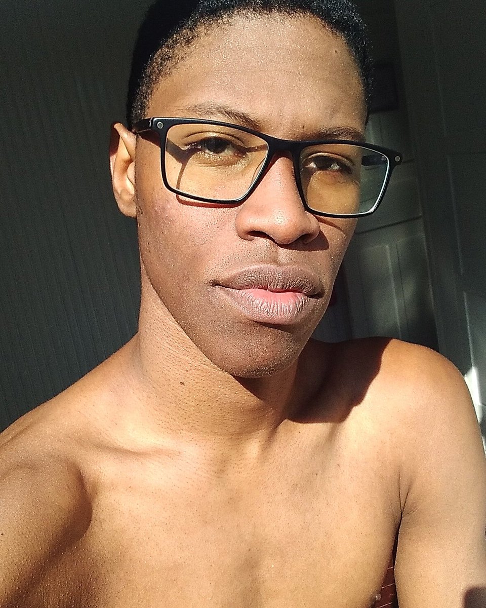 odegebr's tweet photo. Ainda sobre a invasão do sol no meu quarto...☀️❤
.
.
.
.
.
.
#DG #Instablack #Pretitude #lgbtqi #Pride #Artista #Artist #Cantor #Singer #BlackMusic #Pop #Ator #Actor #Brasileiro #Brazilian #Música #Music #Arte #Art #RJ #SC #Brasil #Brazil https://t.co/IC8r3aiK6M