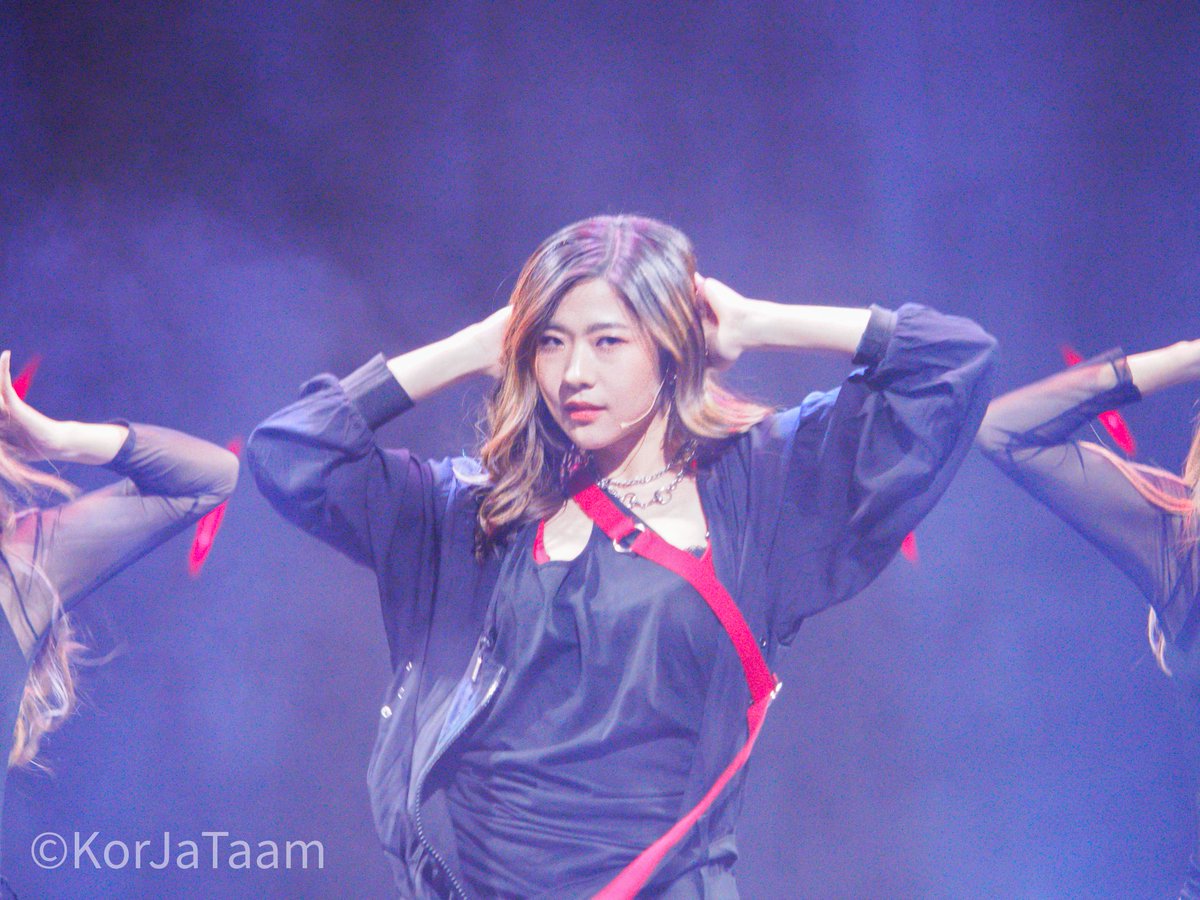 KorJaTaam's tweet photo. ลีน้ำ ไม่พูดถึงเค้าคงไม่ได้ 
น้ำเหมือนพี่สาวคนโตของเดอะแก๊งค์ น้ำจะคอยดูแลสิ่งแวดล้อมบนเวทีทั้งหมด เวลาทุกคนมารวมกัน ทั้งคิว และสคริปต์ ยิ่งไปกว่านั้นน้ำจะคอยวิ่งดูเพื่อนทุกคนบนเวที เดินเข้าไปโอบ จับไหล่ ดูแลทุกอย่าง  
#MoreThanJustMyEngineerR2
#MyEngineer1stFanMeeting
#Leenam https://t.co/8hajxO8l77