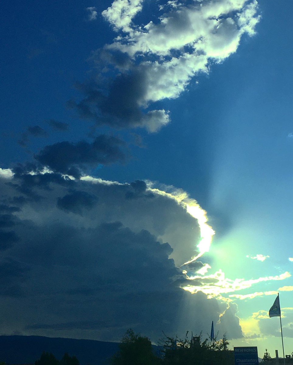 Moriah_Webber's tweet image. Cloud porn 😍🌩🖤✨ #summerthunderstorms #nevada