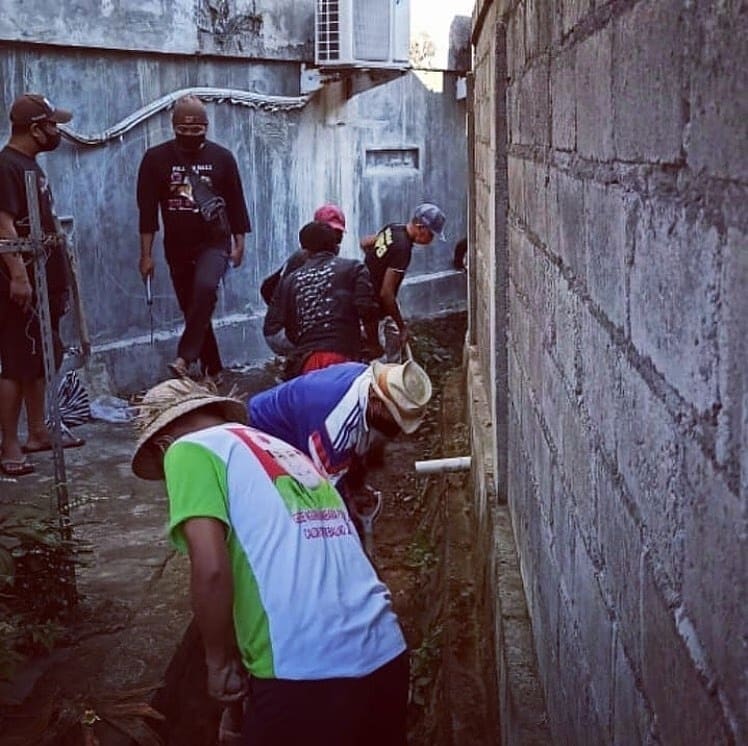 punapibali's tweet photo. Minggu (9/8), sedang berlangsung giat padat karya tunai di wilayah Banjar Tegalkuwalon, Desa Sumerta Kaja, Kec. Denpasar Timur
.
.
Info dari @desasumertakaja
#padatkarya #denpasartimur https://t.co/dBhX3z7OVs
