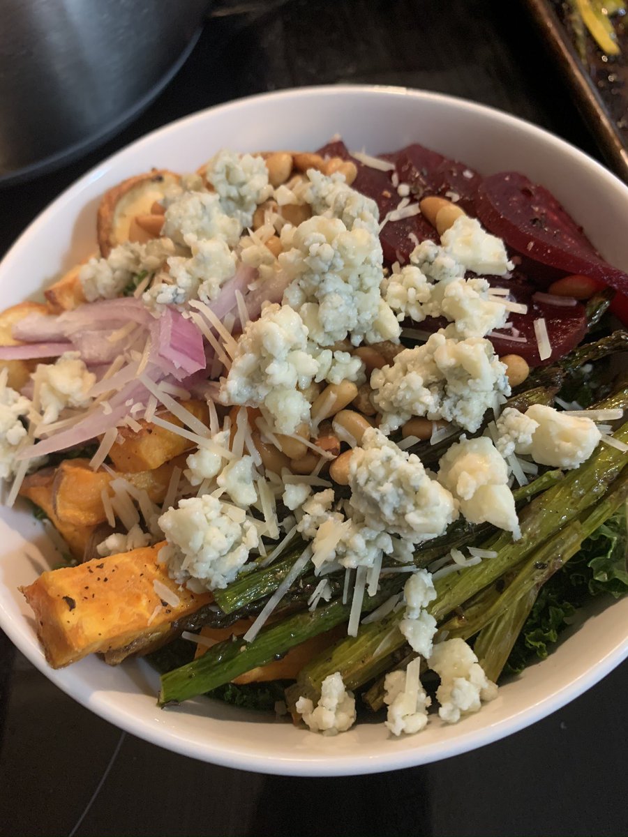 followingfresh's tweet photo. In case you didn’t know, one of my favorite things to eat is a bowl chock-full of roasted veggies and this was a monster bowl, let me tell you. Modeled after a salad I had at @culnrydropout, I think I did it justice 😍 https://t.co/q1Ak3vjQAB