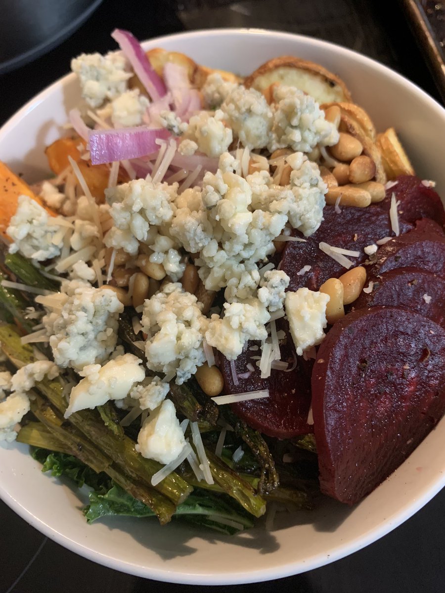 followingfresh's tweet photo. In case you didn’t know, one of my favorite things to eat is a bowl chock-full of roasted veggies and this was a monster bowl, let me tell you. Modeled after a salad I had at @culnrydropout, I think I did it justice 😍 https://t.co/q1Ak3vjQAB