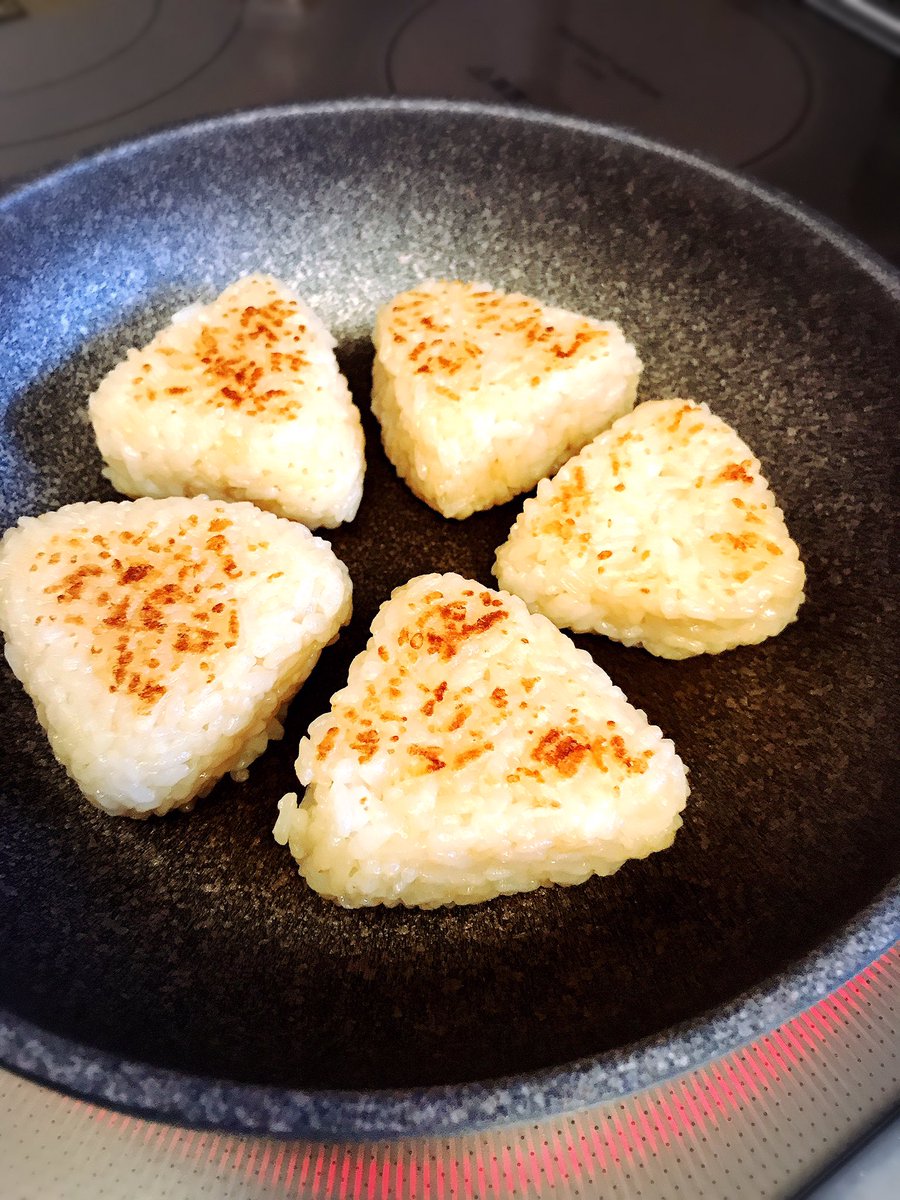 焼きおにぎり 家族が気に入りすぎて 残りご飯は全部これにしてと言うくらいのヤツ しゆのイラスト