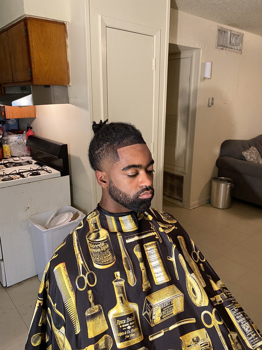 luhcodabarber's tweet photo. Anybody attending college in the New Orleans and need a barber, hmu ! Im that Guy ! 💈🔥 https://t.co/5Cp8BS8pCZ