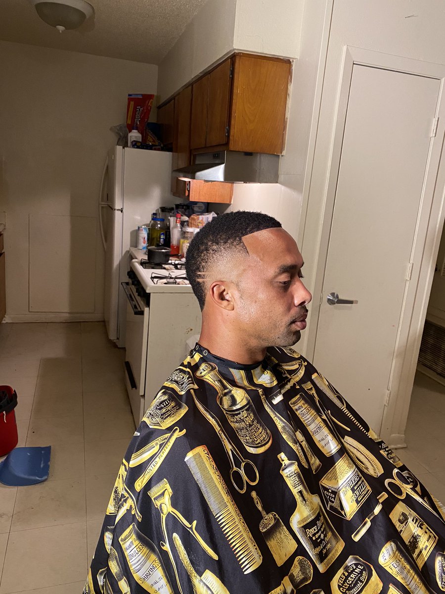 luhcodabarber's tweet photo. Anybody attending college in the New Orleans and need a barber, hmu ! Im that Guy ! 💈🔥 https://t.co/5Cp8BS8pCZ