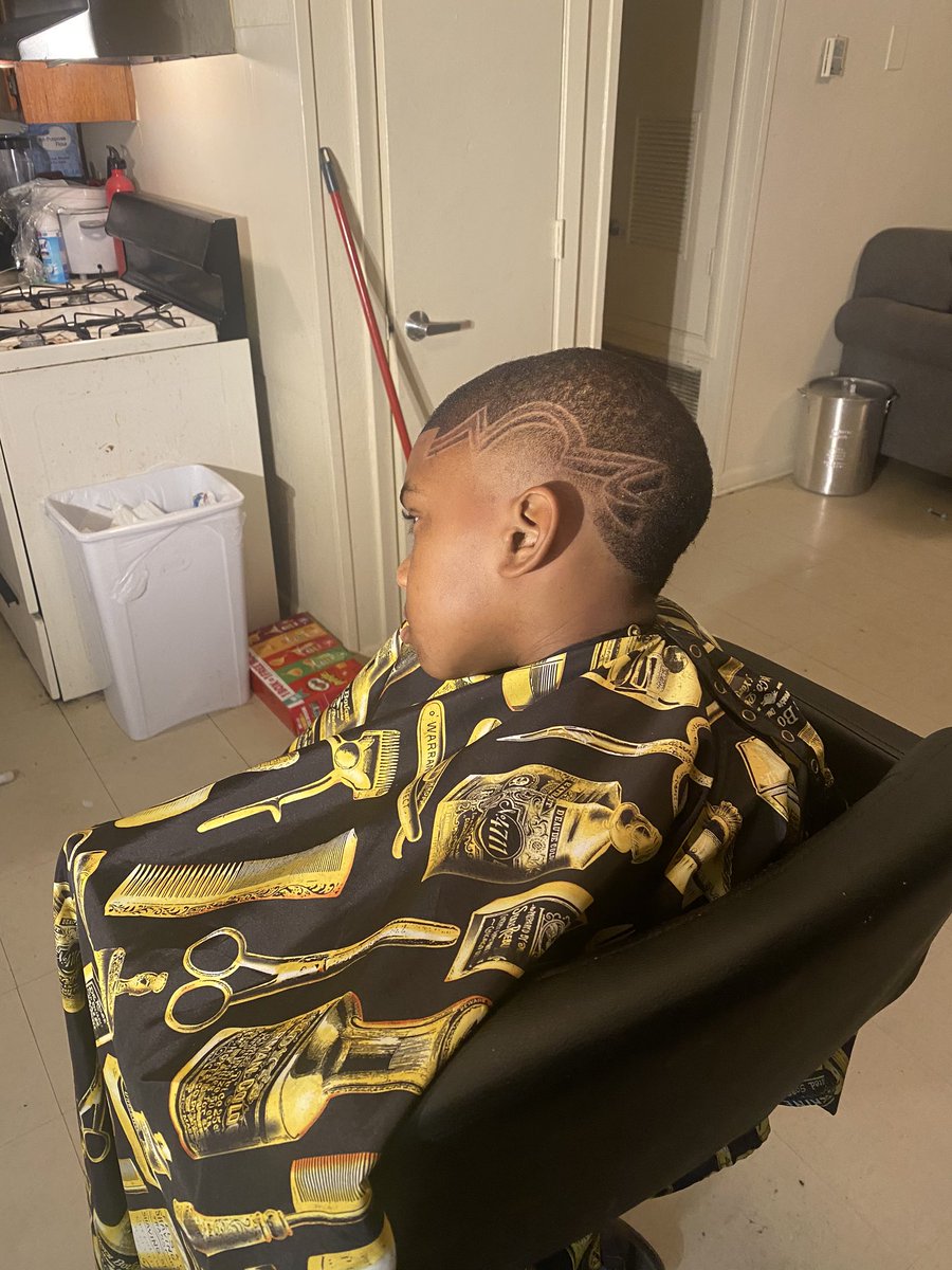 luhcodabarber's tweet photo. Anybody attending college in the New Orleans and need a barber, hmu ! Im that Guy ! 💈🔥 https://t.co/5Cp8BS8pCZ