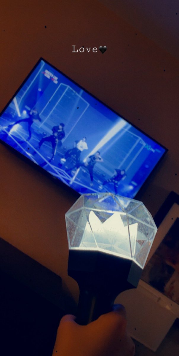 oxymilkk's tweet photo. MONSTAXXXXXXXX WE 💙 YOUUUU
#monstax #monbebe #kihyun #monstaxlive https://t.co/eXpN0oaxV9